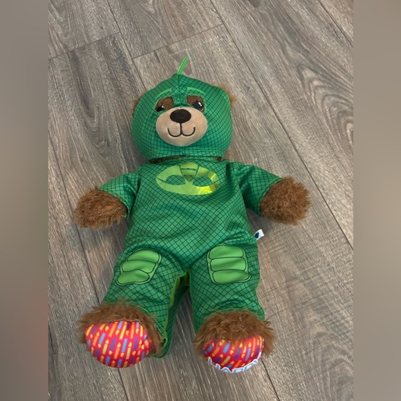 Build A Bear Brown Happy Birthday Bear Pj Masks Outfit  Green Gecko - Picture 1 of 4